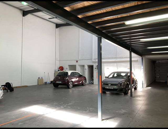280M² WAREHOUSE RENTED IN WESTLAKE
